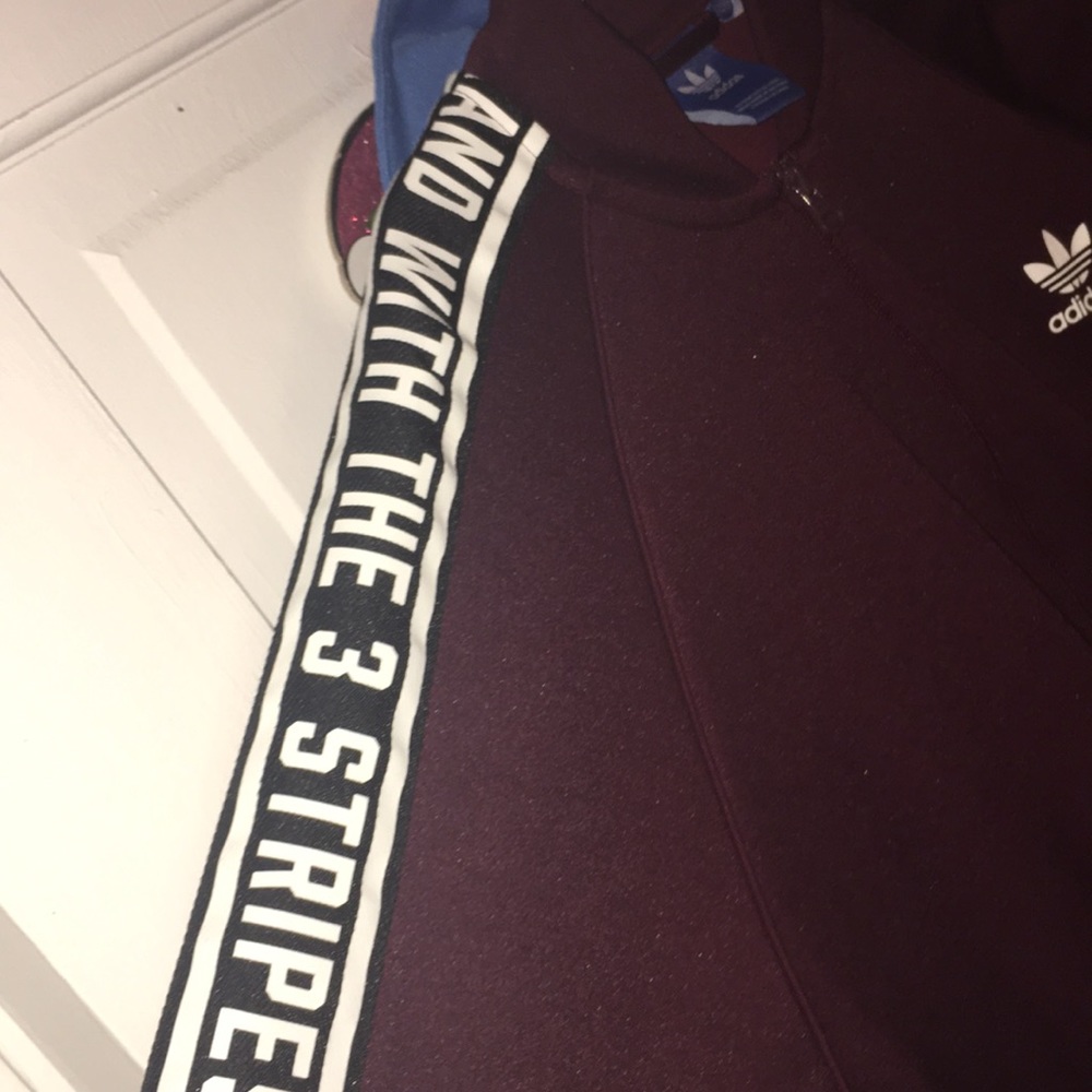 Adidas maroon sweater - Picture 2 of 6